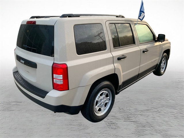 Used 2017 Jeep Patriot Sport FWD image 2