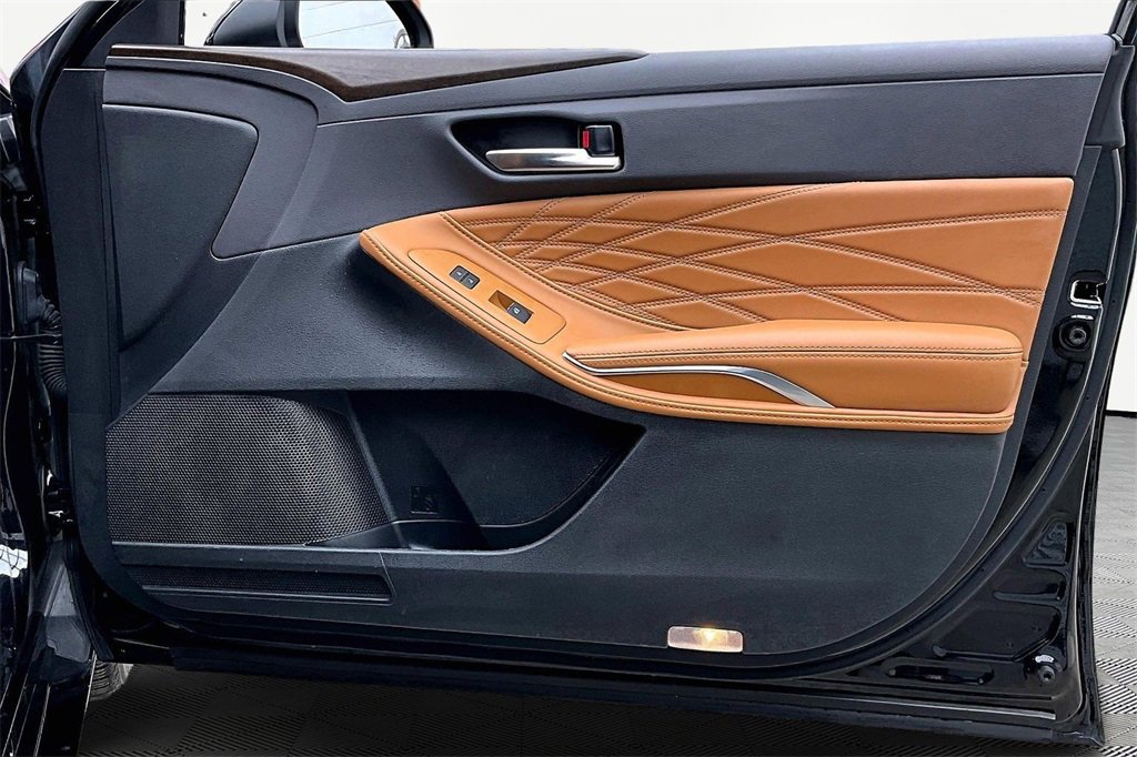 Used 2022 Toyota Avalon Limited image 24