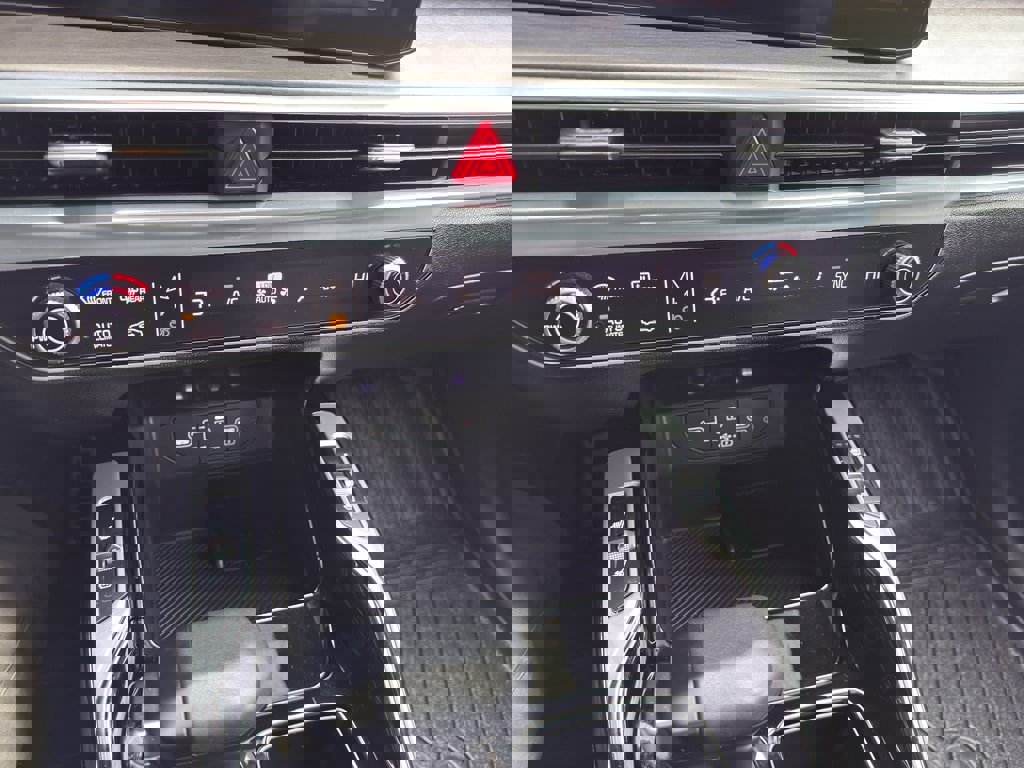 Used 2025 Kia Sorento SX image 28