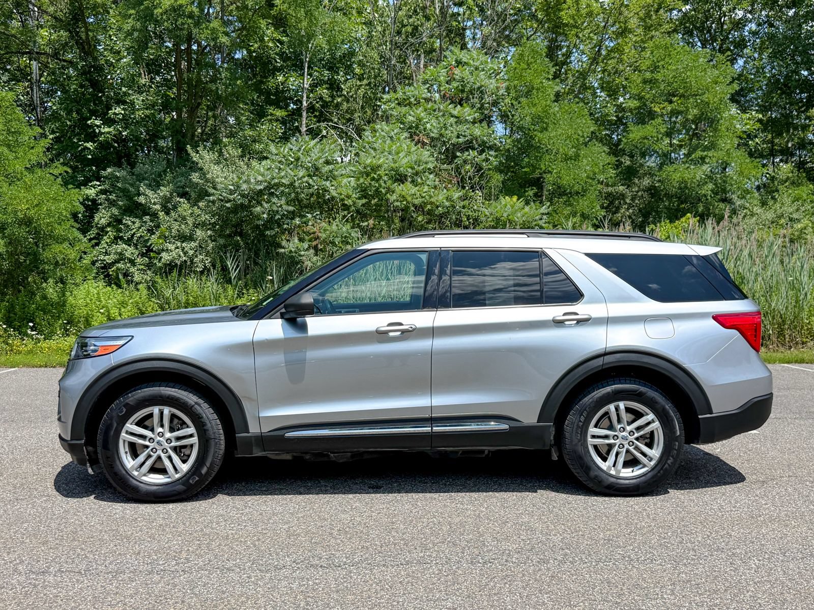 Certified 2022 Ford Explorer XLT w/ Class IV Trailer Tow Package AWD/4WD image 9