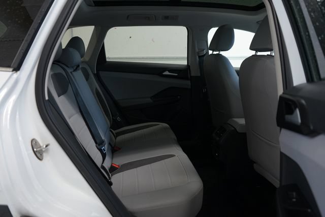 Used 2022 Volkswagen Taos SE w/ Panoramic Sunroof Package AWD/4WD image 31