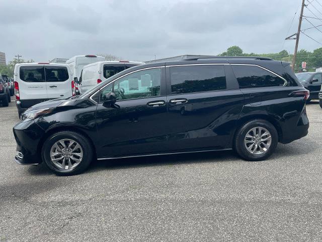 Used 2023 Toyota Sienna XLE image 4