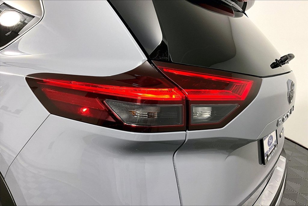Used 2022 Nissan Rogue Platinum w/ Head-Up Display Package FWD image 29