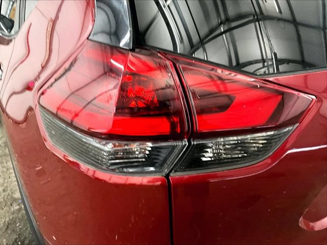 Used 2018 Nissan Rogue SV AWD/4WD image 28