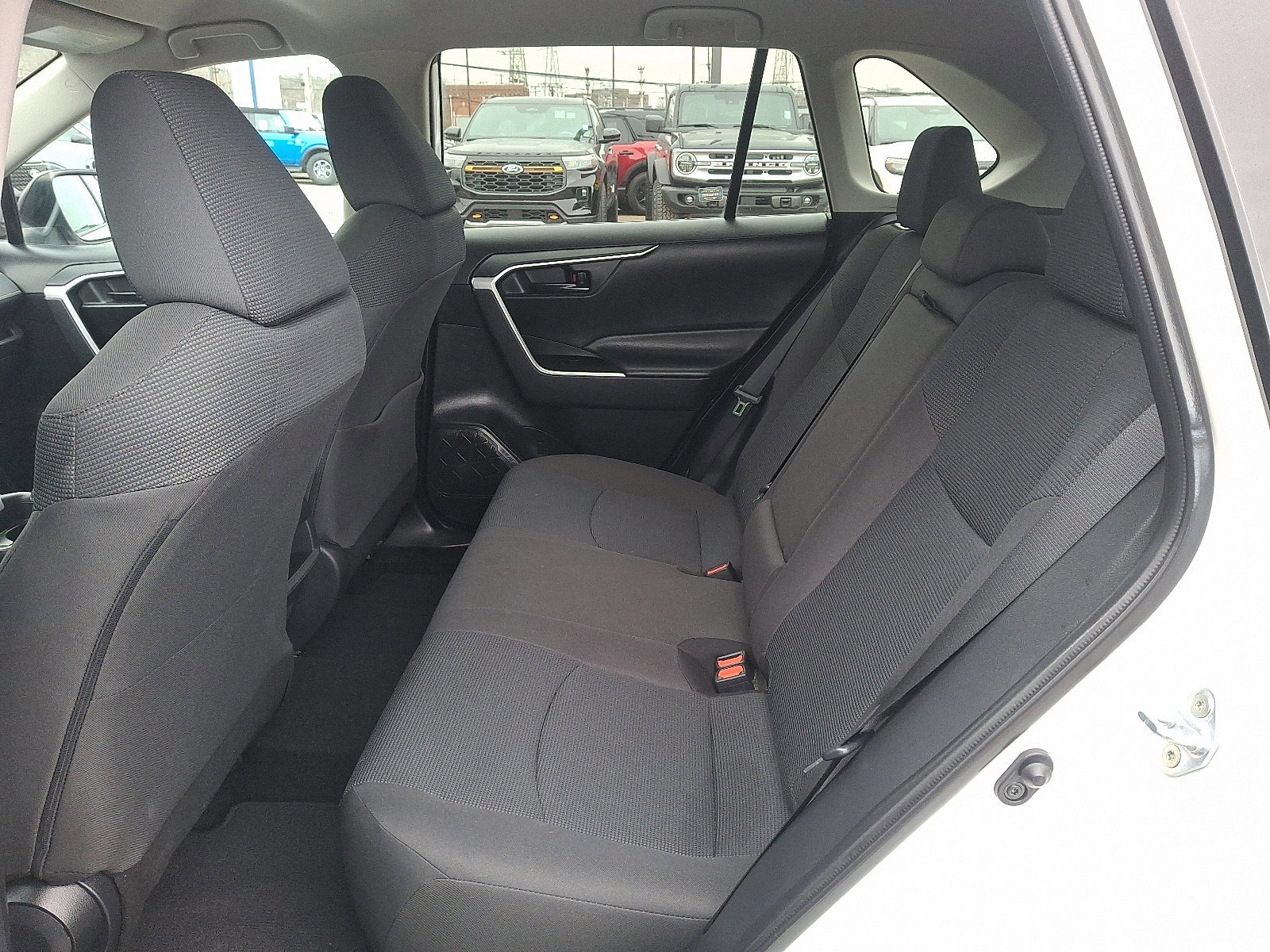 Used 2020 Toyota RAV4 LE w/ Carpet Mat Package image 10