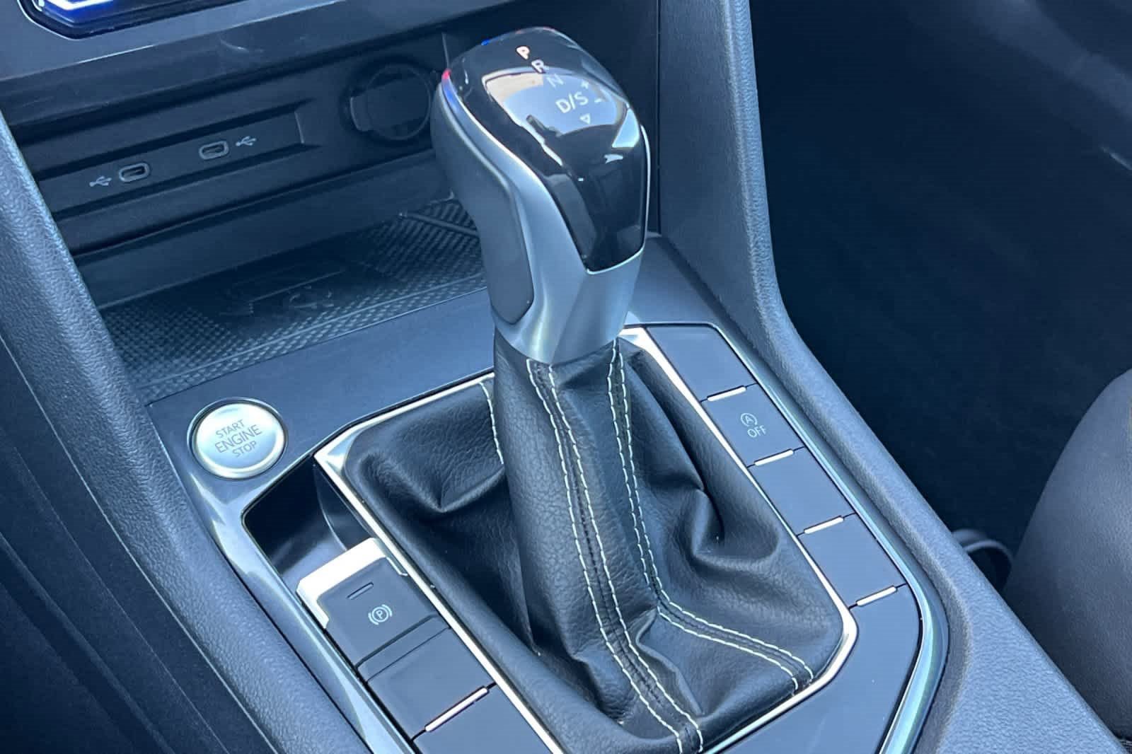 Used 2022 Volkswagen Tiguan SE image 22