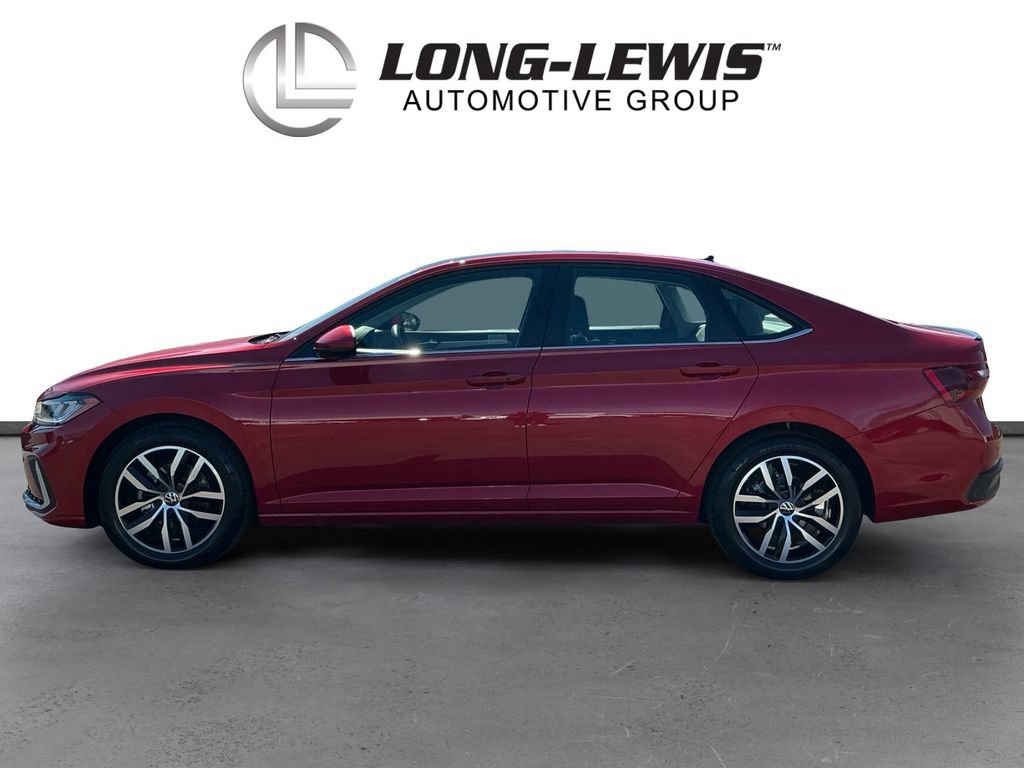 Used 2025 Volkswagen Jetta SE w/ Sunroof Package FWD image 2
