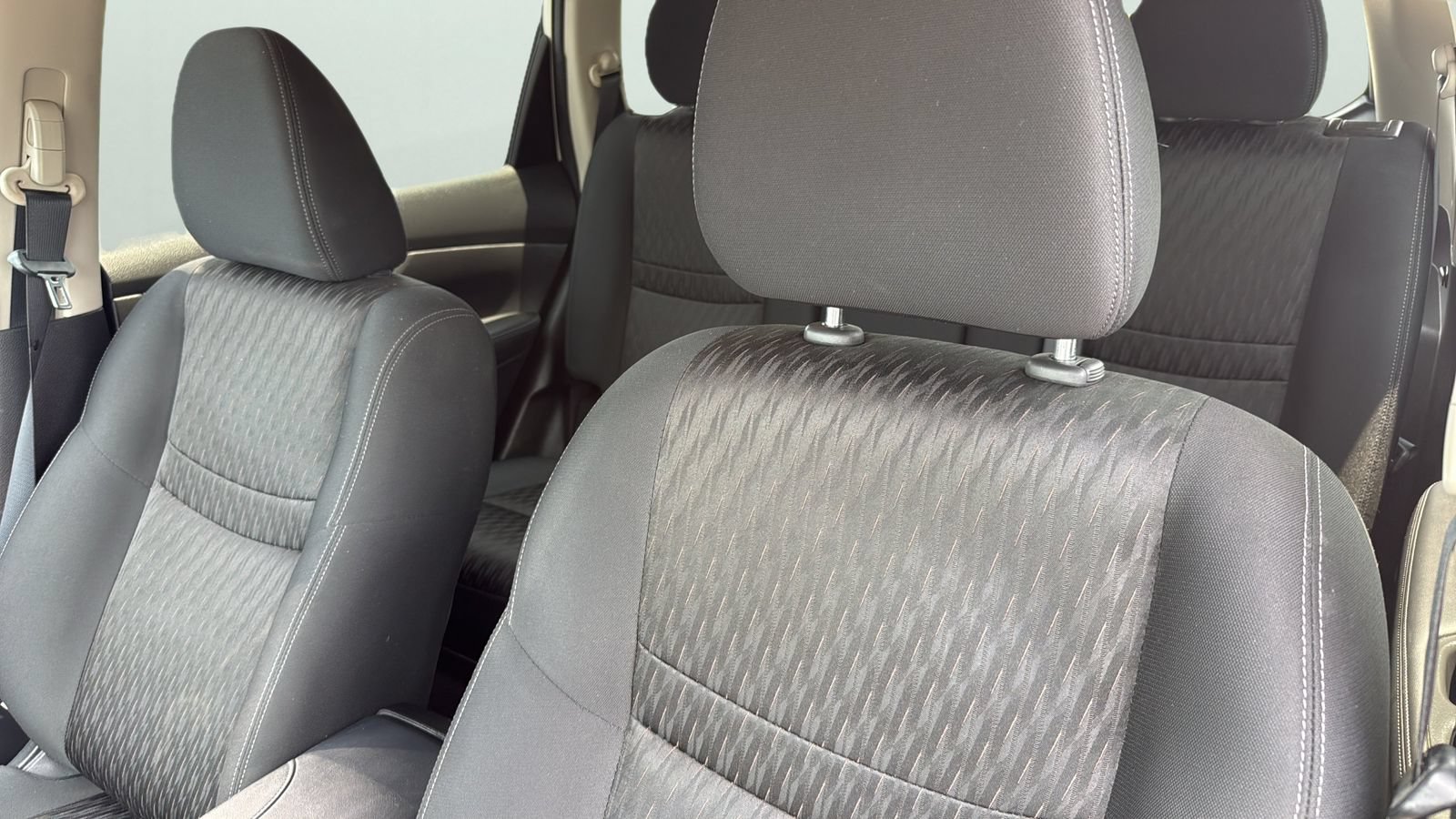 Used 2018 Nissan Rogue SV w/ Premium Package FWD image 9