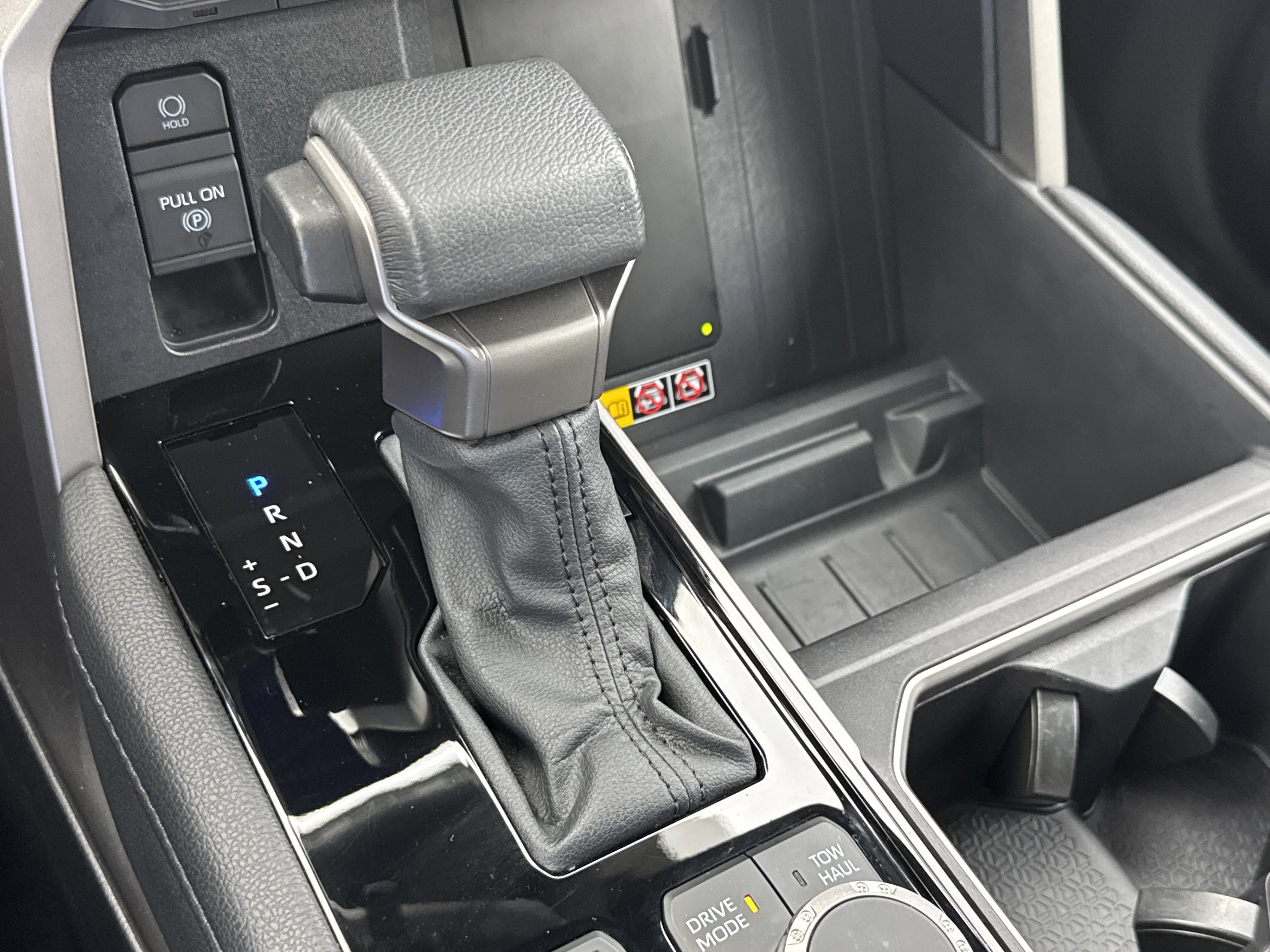 Used 2025 Toyota Tundra Limited AWD/4WD image 23