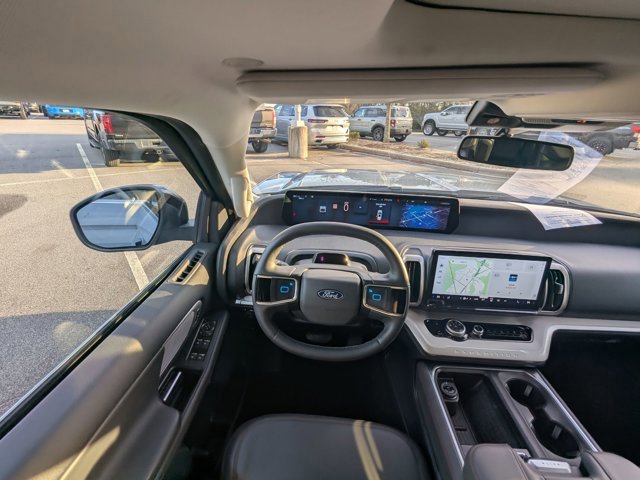 Certified 2025 Ford Expedition Active image 34