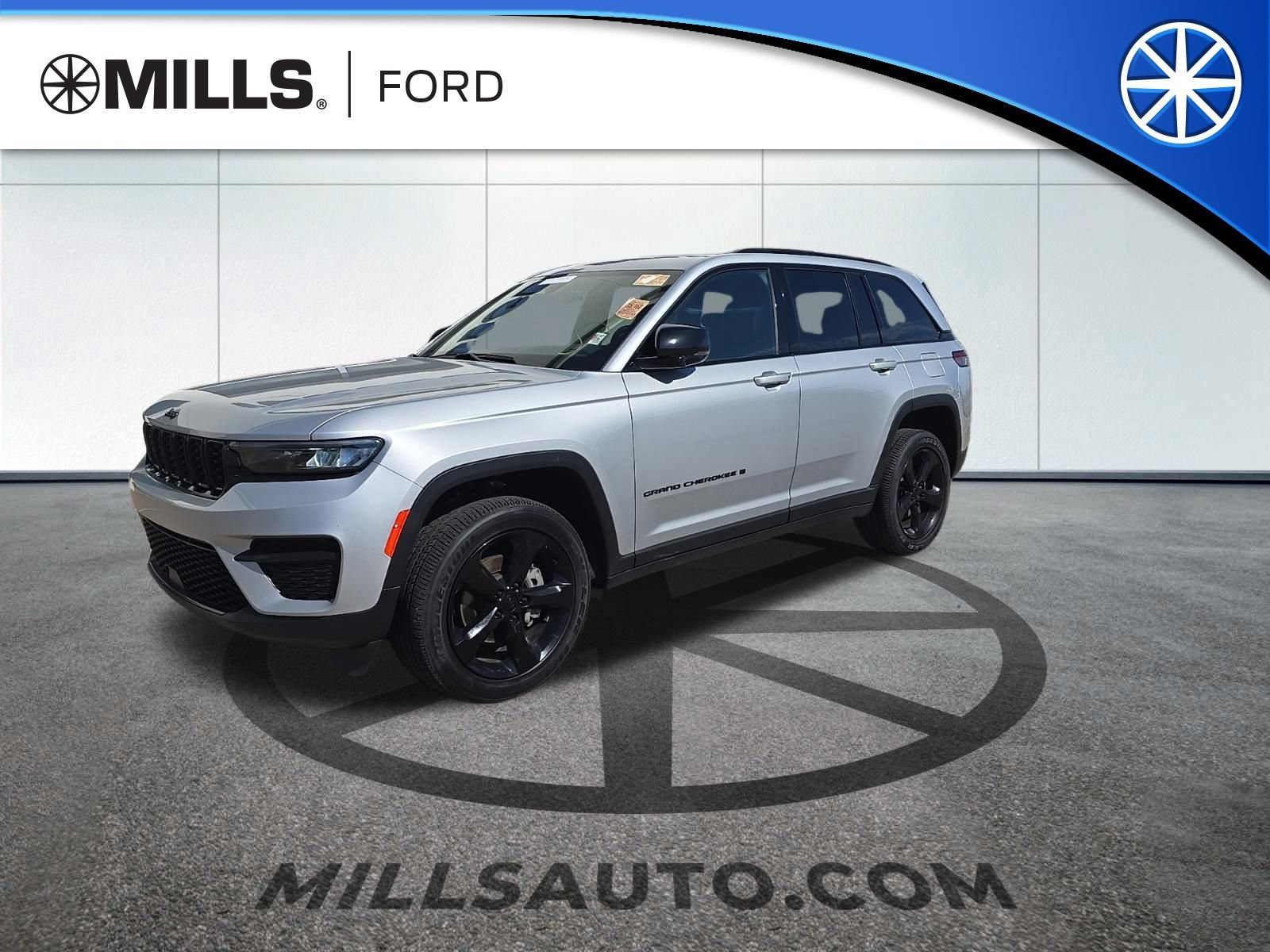 Used 2024 Jeep Grand Cherokee Altitude AWD/4WD image 1
