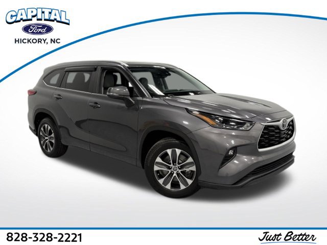 Used 2023 Toyota Highlander XLE FWD image 1