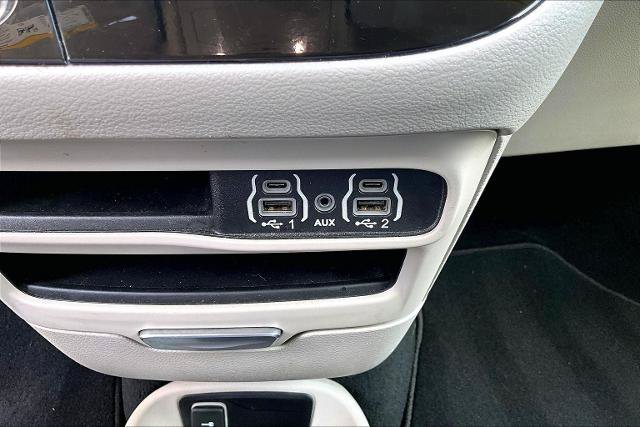 Used 2023 Chrysler Pacifica Touring-L FWD image 33