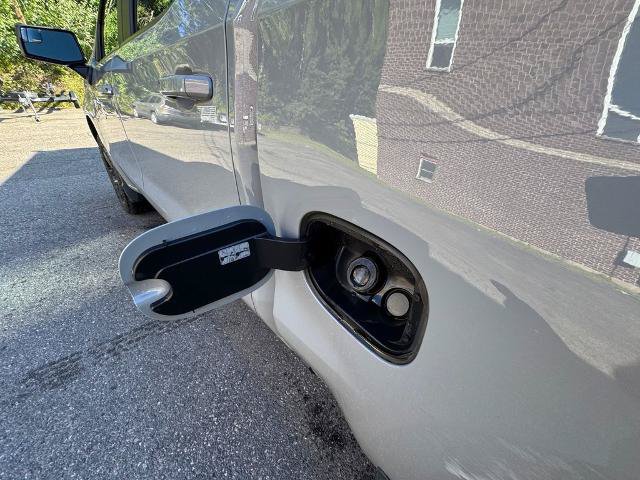Used 2024 Chevrolet Silverado 1500 RST AWD/4WD image 17