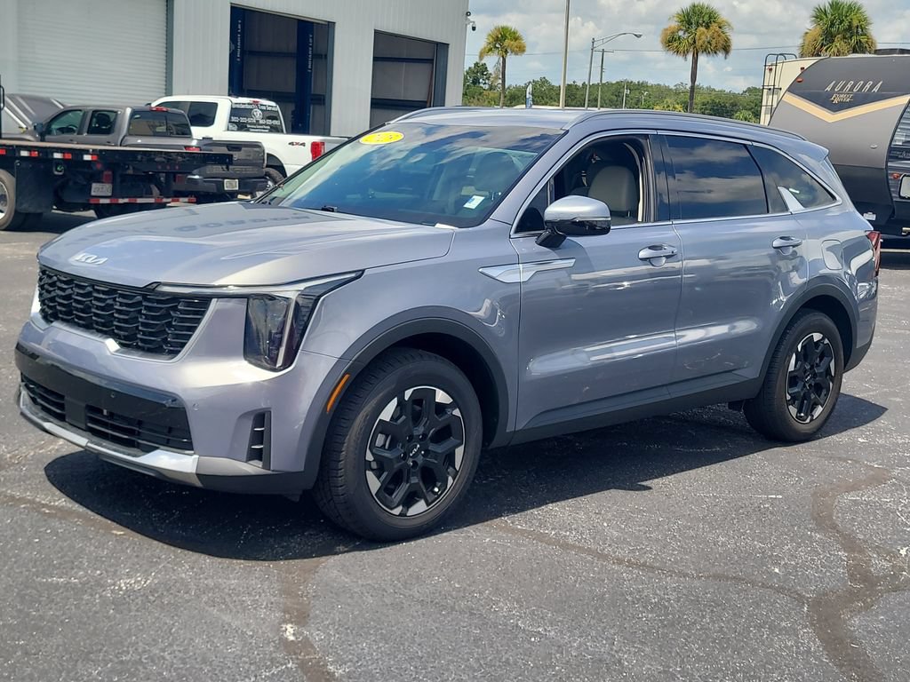 Used 2025 Kia Sorento S FWD image 2