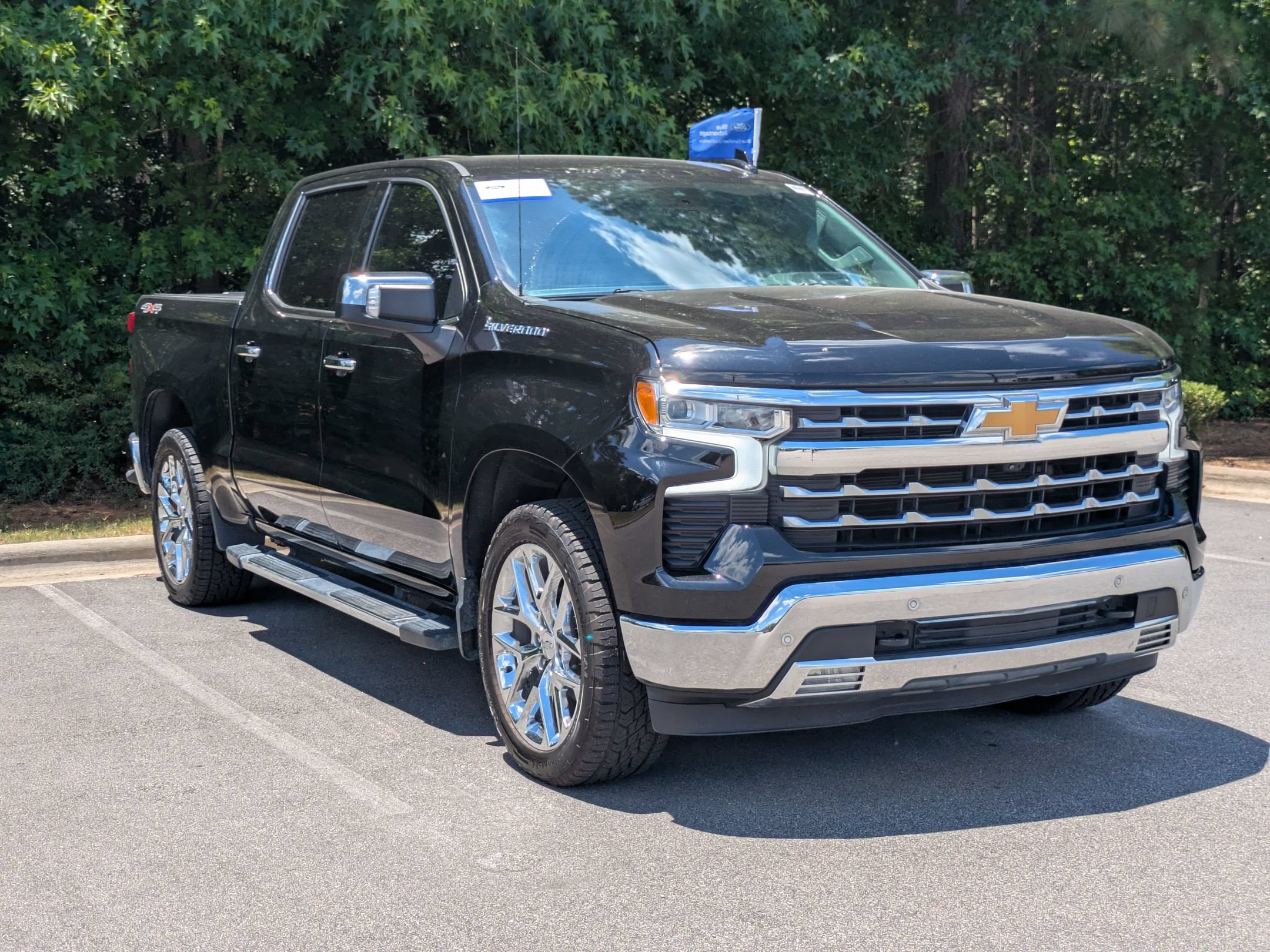 Used 2023 Chevrolet Silverado 1500 LTZ w/ Technology Package AWD/4WD image 2