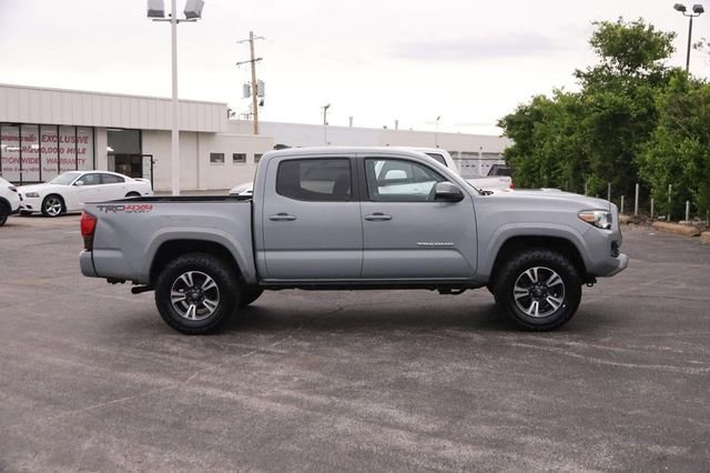 Used 2018 Toyota Tacoma TRD Sport AWD/4WD image 5