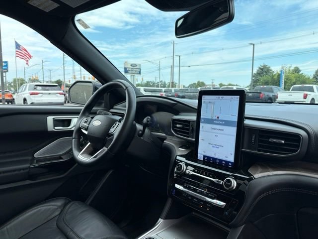 Certified 2023 Ford Explorer Platinum w/ Technology Package AWD/4WD image 12