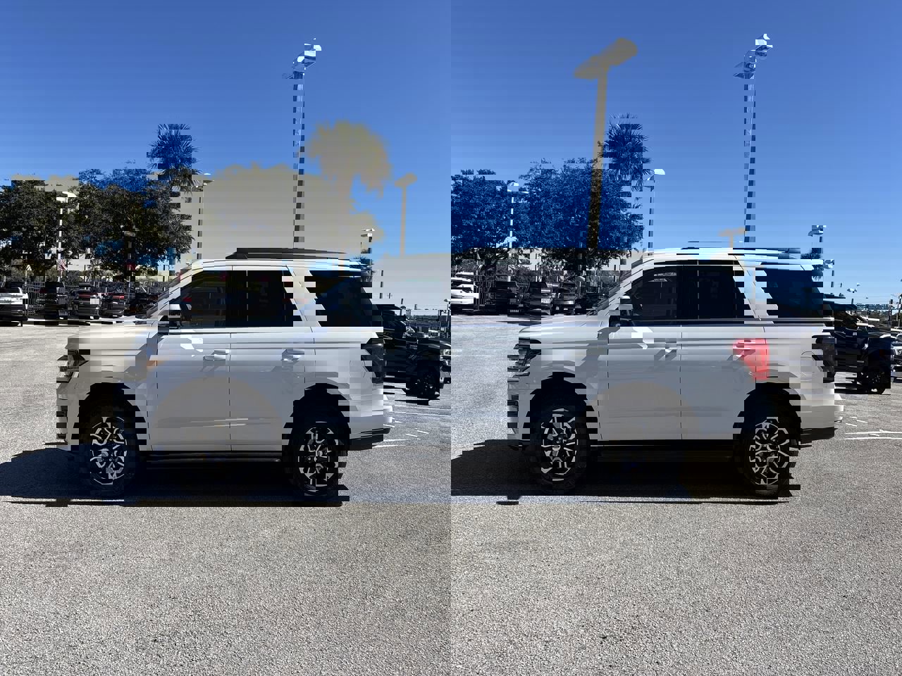 Certified 2024 Ford Expedition XLT image 2