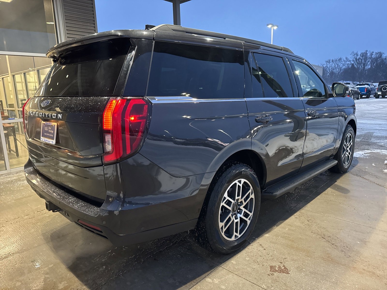 Certified 2025 Ford Expedition Active image 5