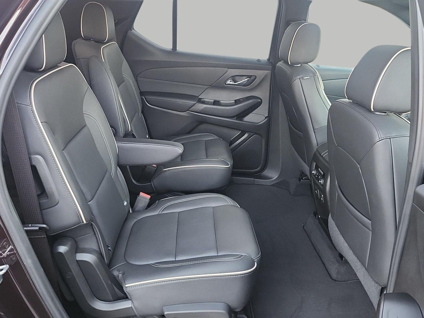 Used 2023 Chevrolet Traverse Premier AWD/4WD image 9