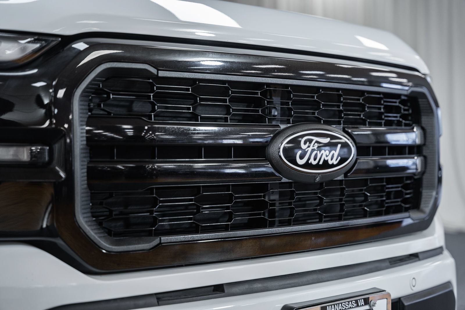 Certified 2024 Ford F150 Lariat w/ Equipment Group 502A High AWD/4WD image 9
