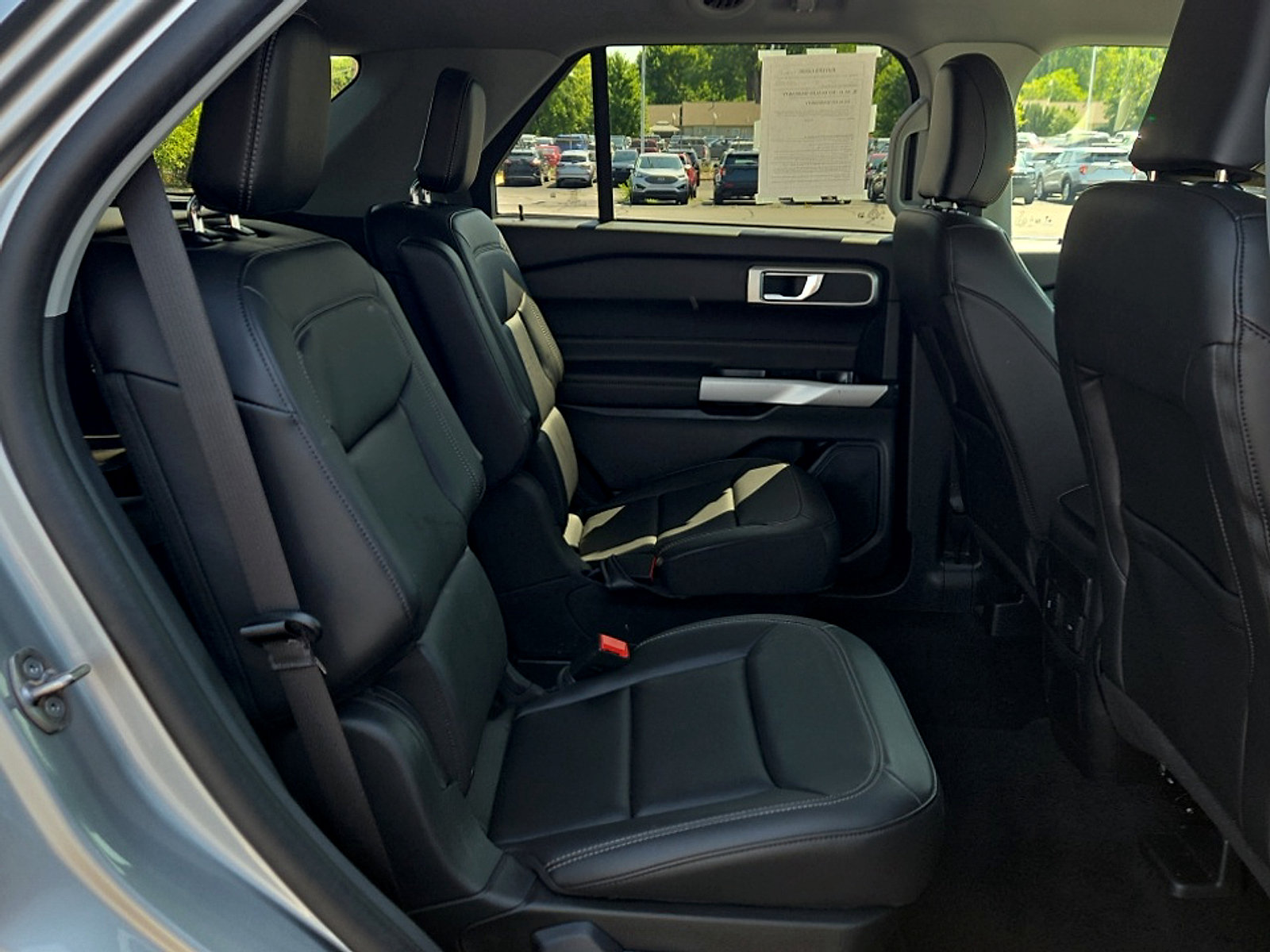 Certified 2024 Ford Explorer XLT w/ Equipment Group 202A AWD/4WD image 22