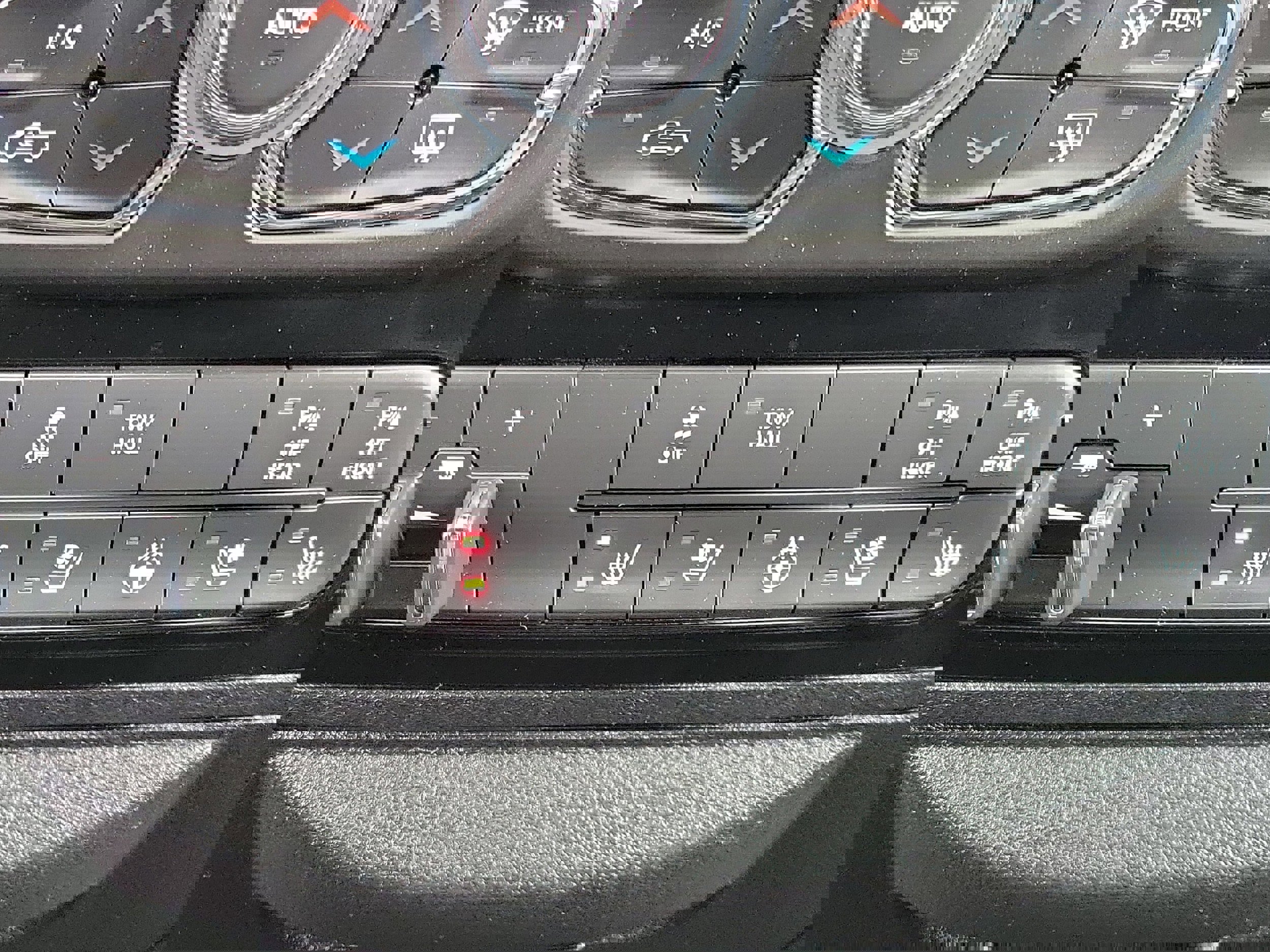 Used 2018 RAM 3500 Laramie w/ Sport Appearance Group image 29