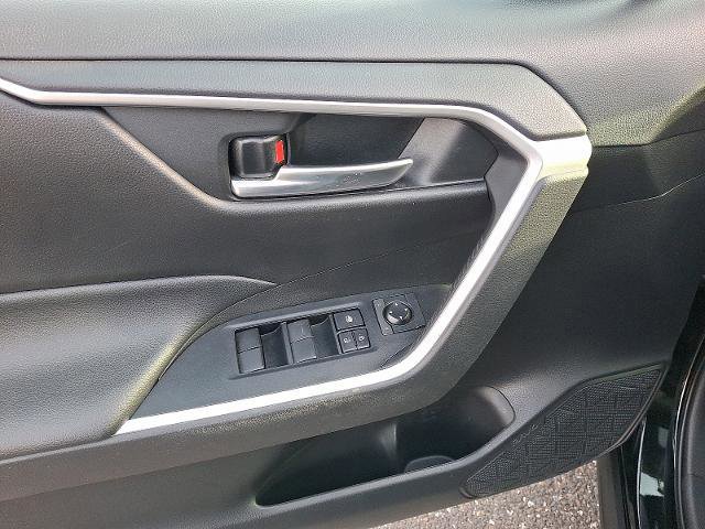 Used 2021 Toyota RAV4 XLE w/ Convenience Package image 12