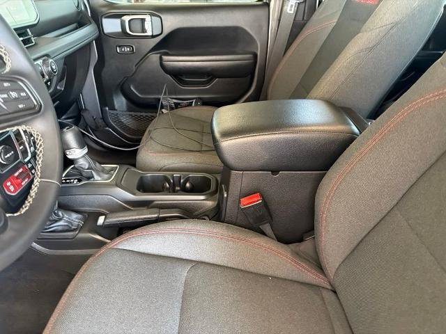 Used 2025 Jeep Wrangler Unlimited Rubicon AWD/4WD image 11
