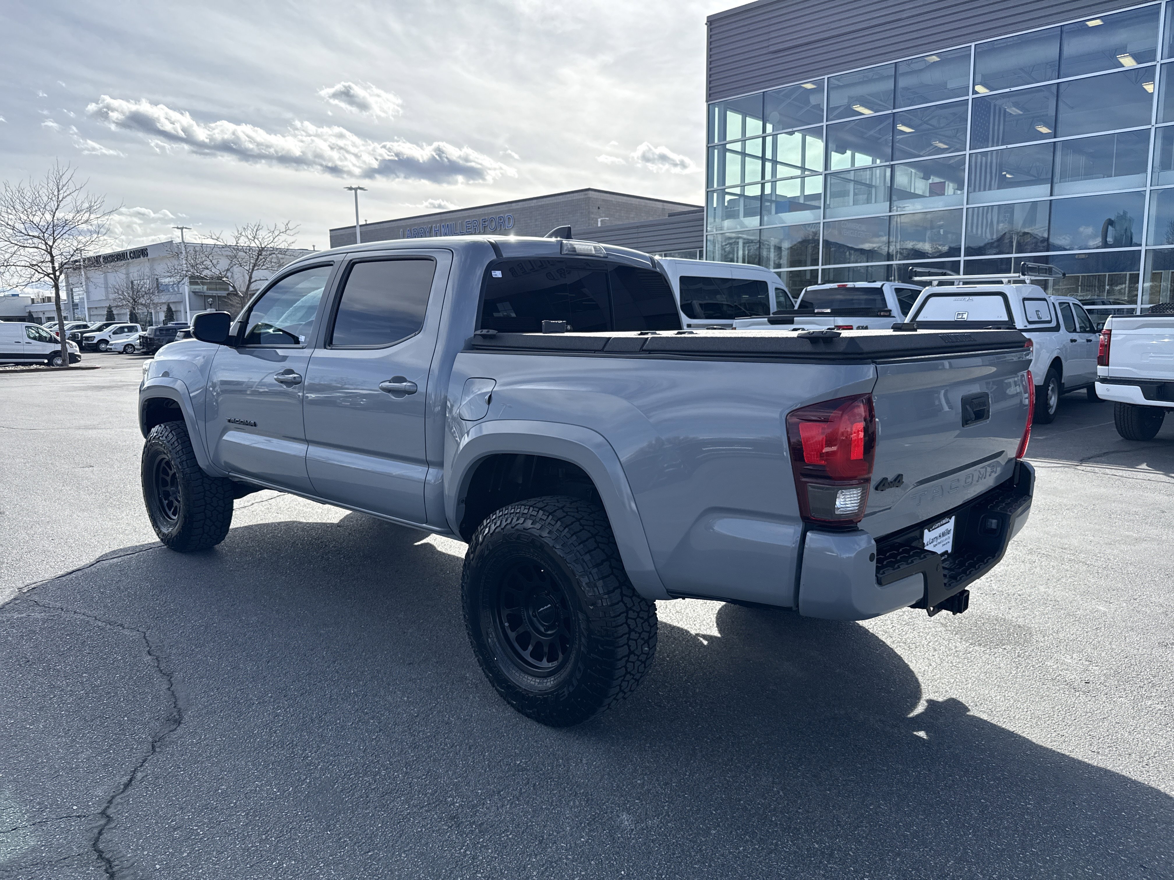 Used 2020 Toyota Tacoma SR5 image 3