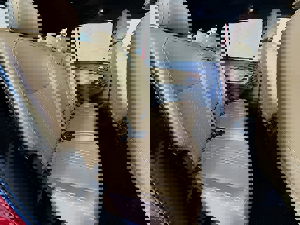 Used 2024 Volkswagen Tiguan SE R-Line image 31