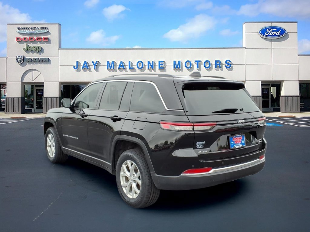 Used 2023 Jeep Grand Cherokee Limited w/ Trailer Tow Package AWD/4WD image 5