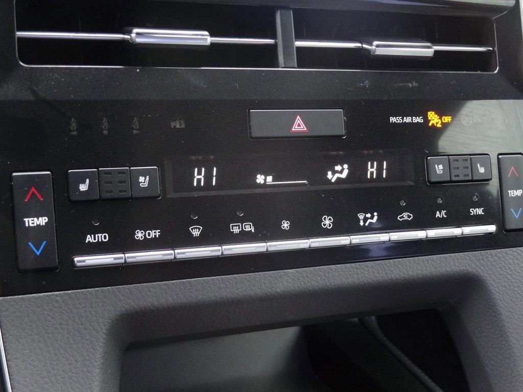 Used 2019 Toyota Avalon Limited image 37