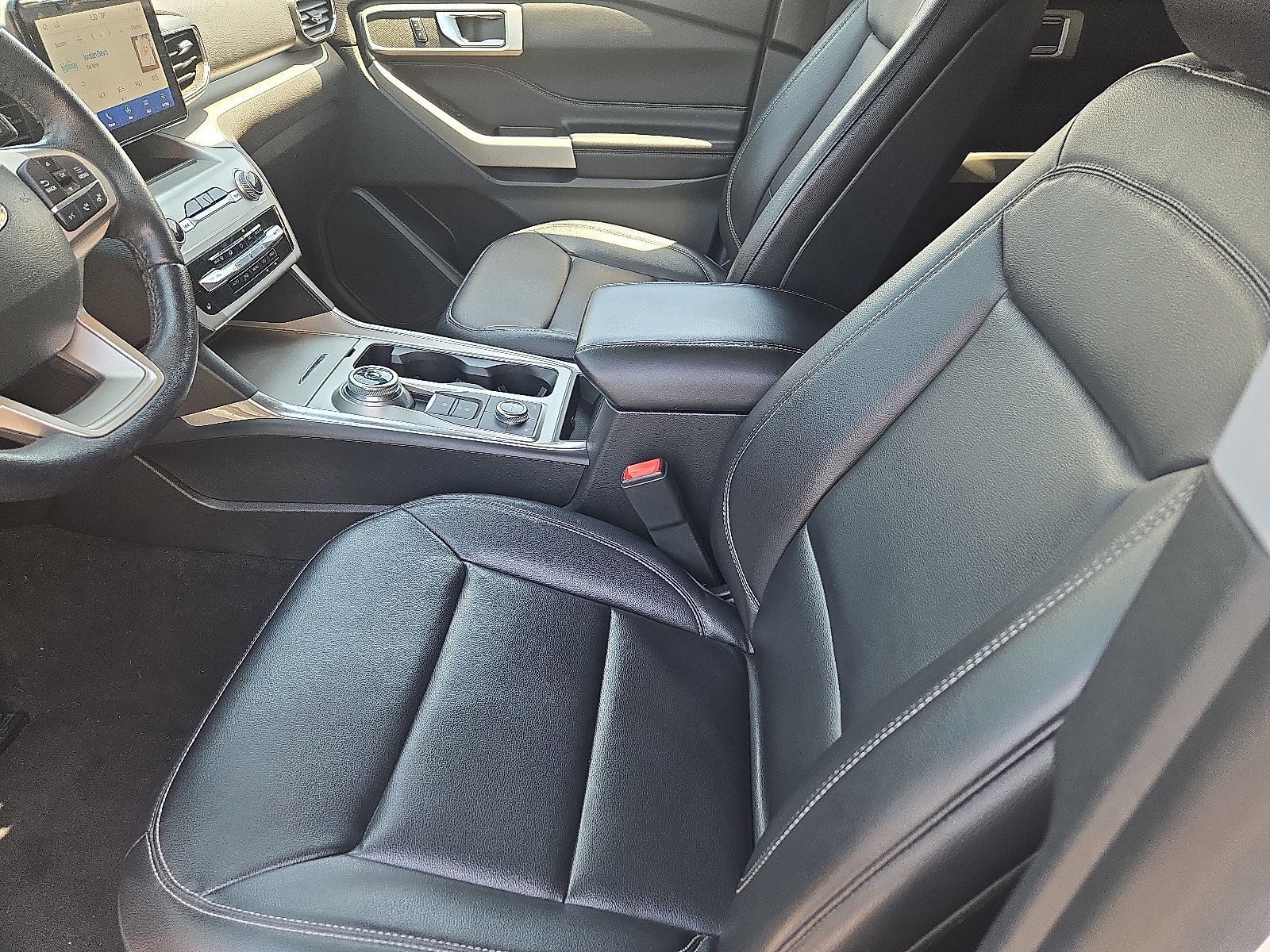 Certified 2022 Ford Explorer XLT w/ Equipment Group 202A image 12