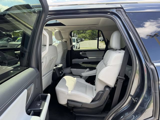 Certified 2025 Ford Expedition Platinum w/ Driver's Package AWD/4WD image 19