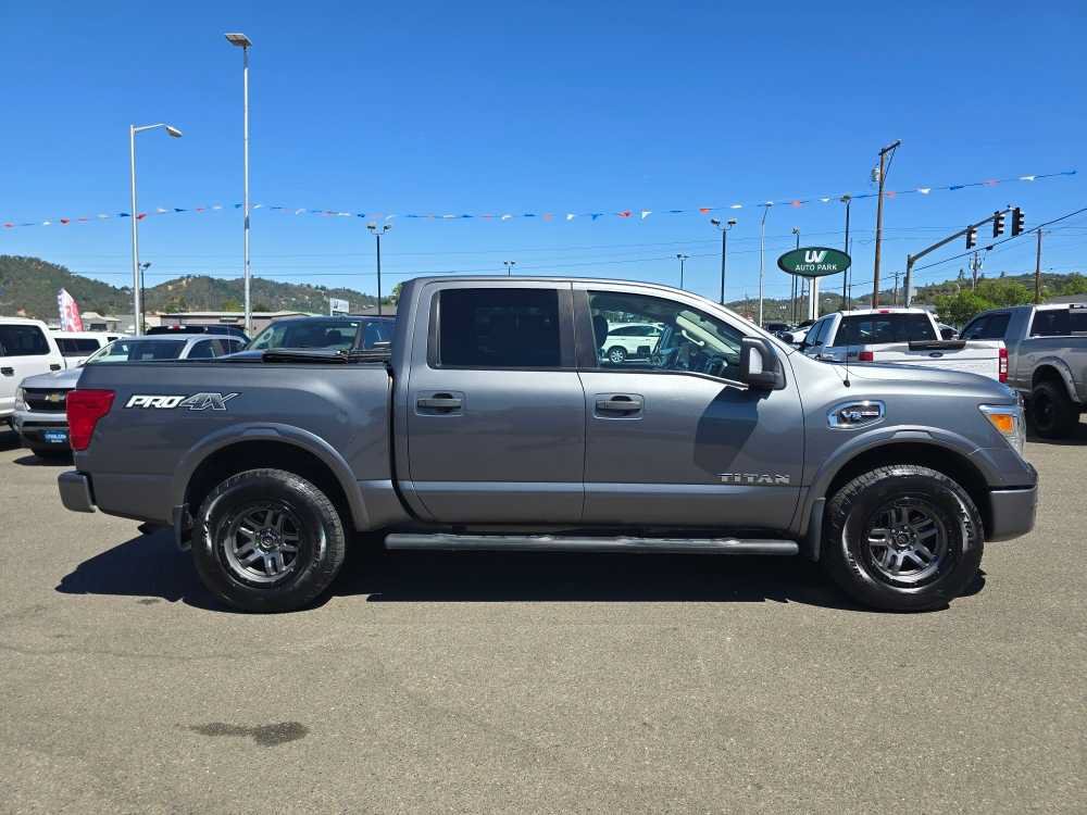 Used 2017 Nissan Titan PRO-4X AWD/4WD image 6