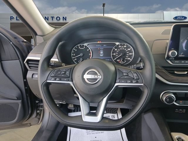 Used 2025 Nissan Altima 2.5 SV FWD image 12