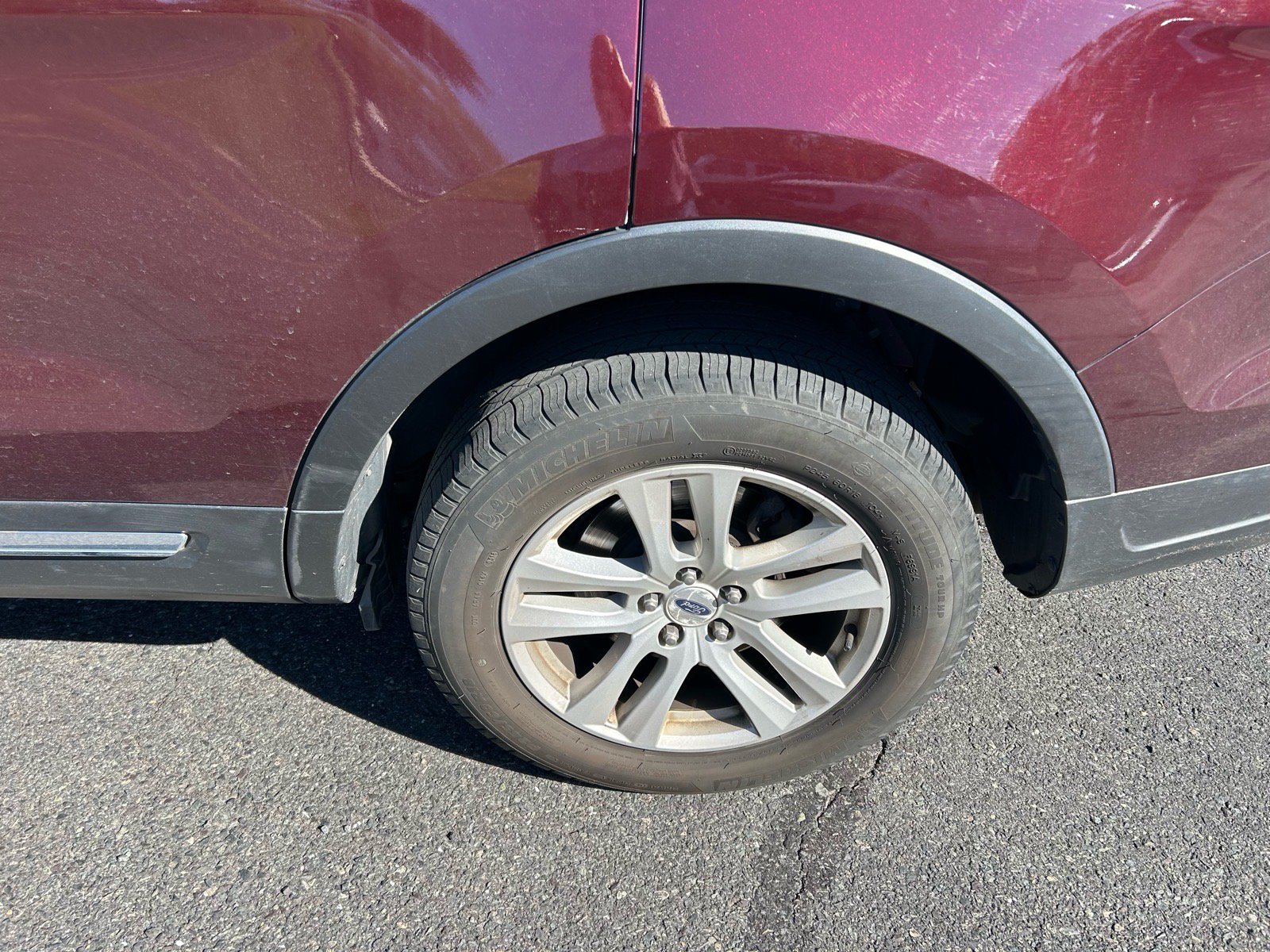 Certified 2018 Ford Explorer XLT w/ Equipment Group 201A AWD/4WD image 9