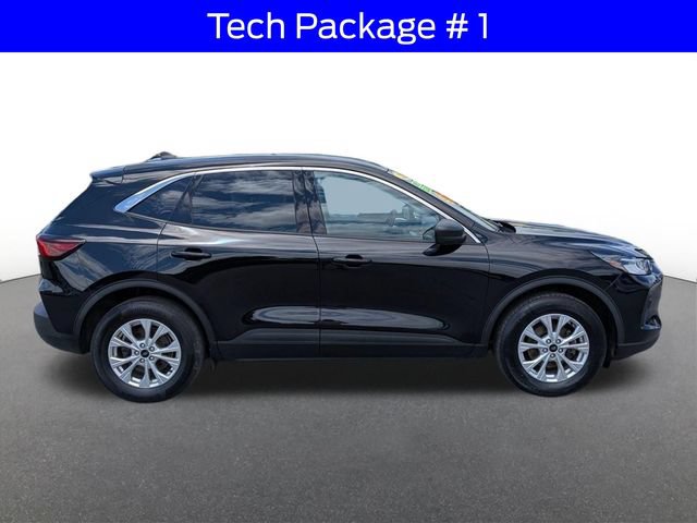 Certified 2023 Ford Escape Active w/ Tech Pack #1 AWD/4WD image 2