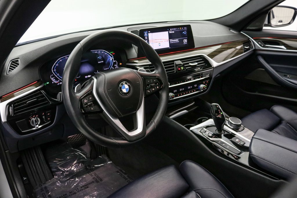 Used 2020 BMW 530e w/ M Sport Package image 16
