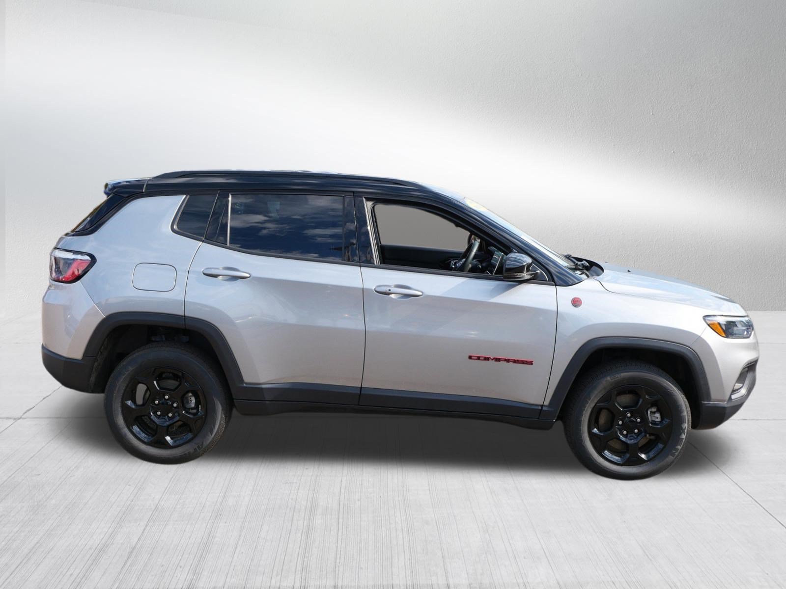 Used 2023 Jeep Compass Trailhawk AWD/4WD image 8