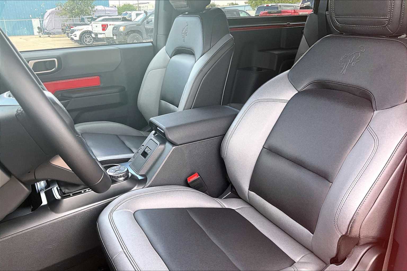 Certified 2024 Ford Bronco Black Diamond image 10