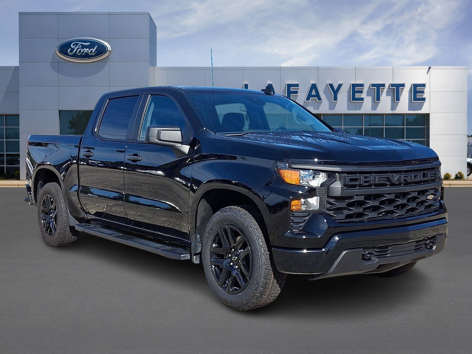 Used 2025 Chevrolet Silverado 1500 Custom AWD/4WD image 1
