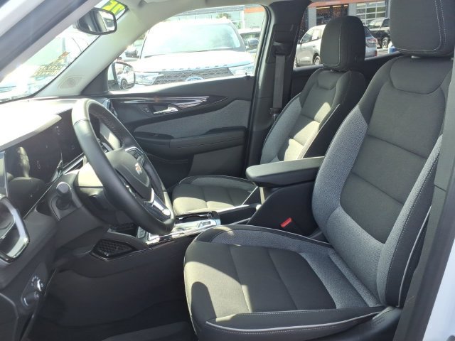 Used 2025 Chevrolet TrailBlazer LT w/ Convenience Package AWD/4WD image 16