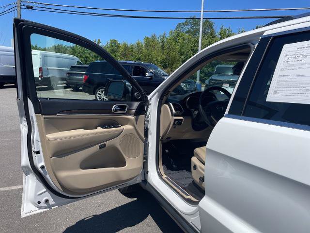Used 2017 Jeep Grand Cherokee Limited AWD/4WD image 7
