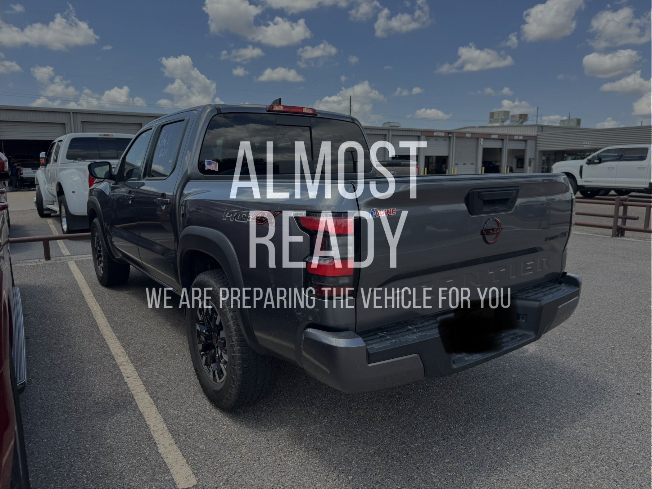 Used 2024 Nissan Frontier PRO-4X AWD/4WD image 3
