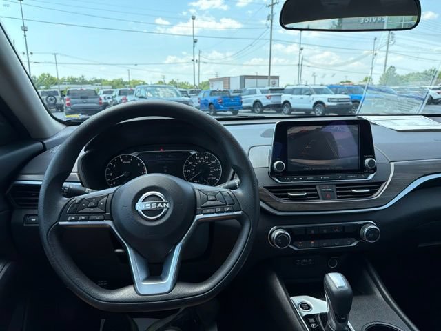 Used 2025 Nissan Altima 2.5 SV FWD image 26