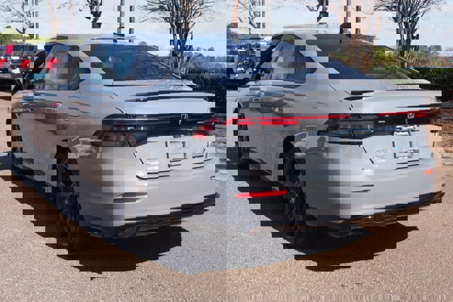 Used 2023 Honda Accord Sport image 3