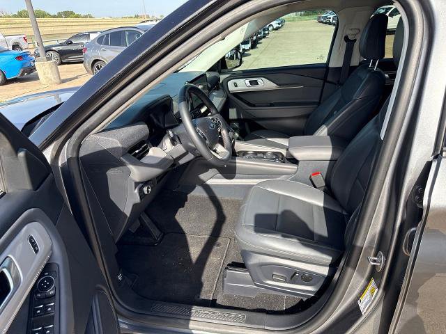 Certified 2025 Ford Explorer Active w/ Active Comfort Package RWD image 19